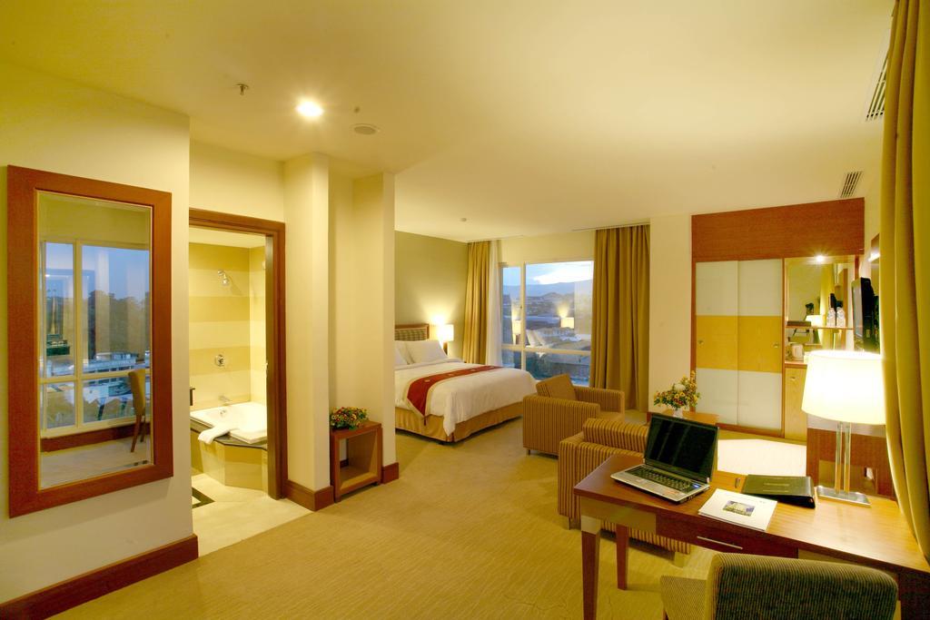 Swiss-Belhotel Maleosan Manado Extérieur photo